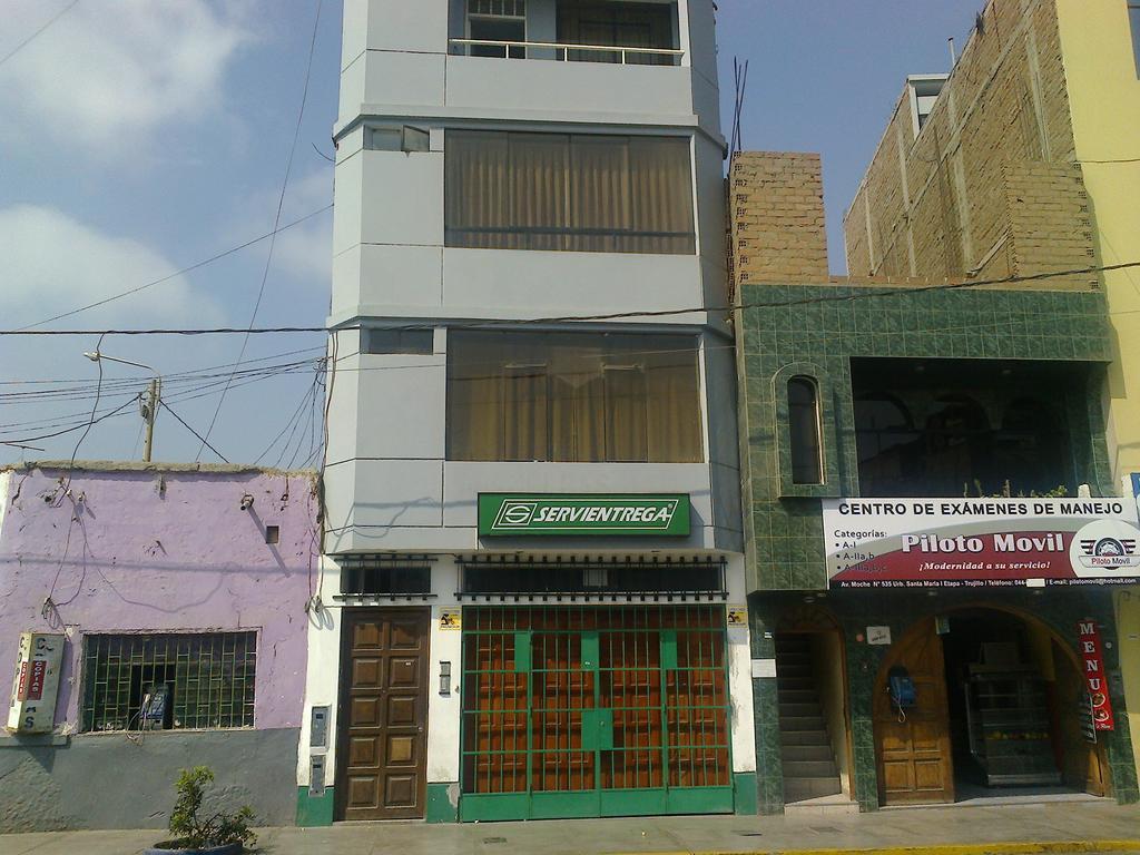 Strenua Santa Maria Suites Trujillo Esterno foto