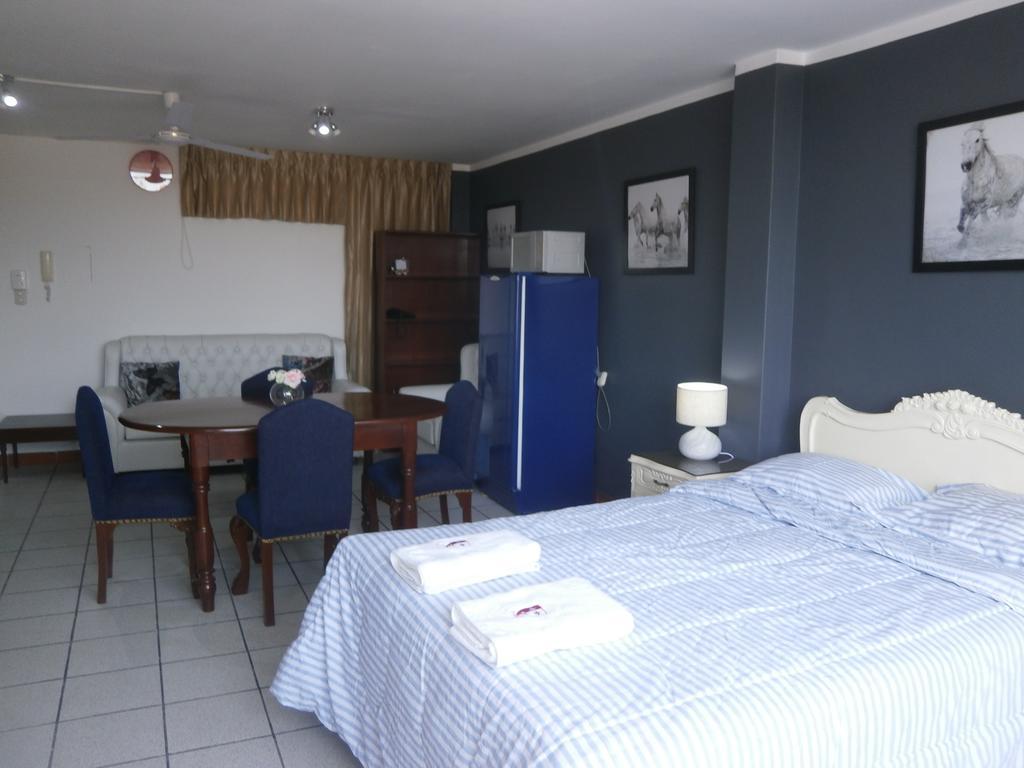 Strenua Santa Maria Suites Trujillo Esterno foto