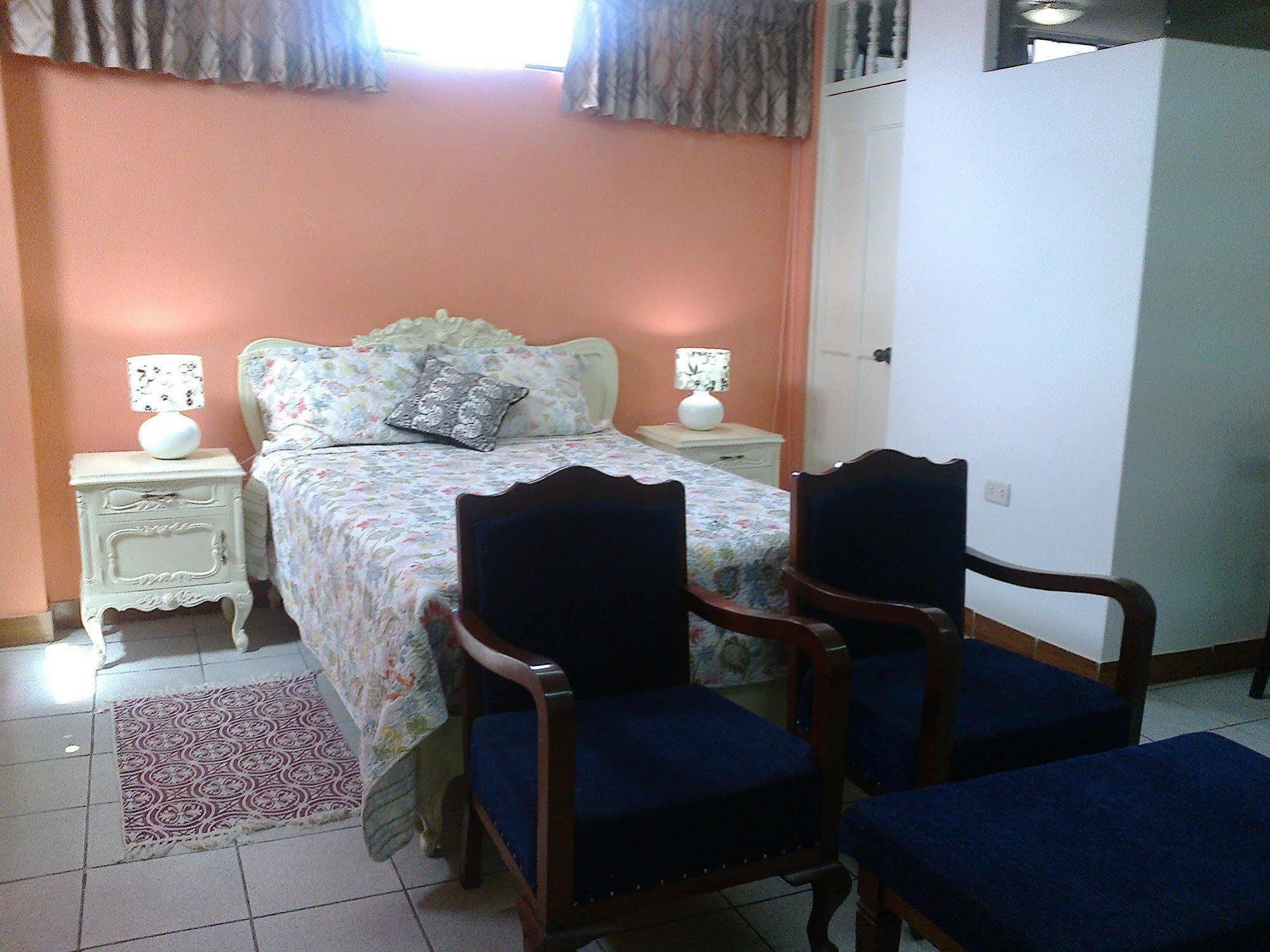 Strenua Santa Maria Suites Trujillo Esterno foto