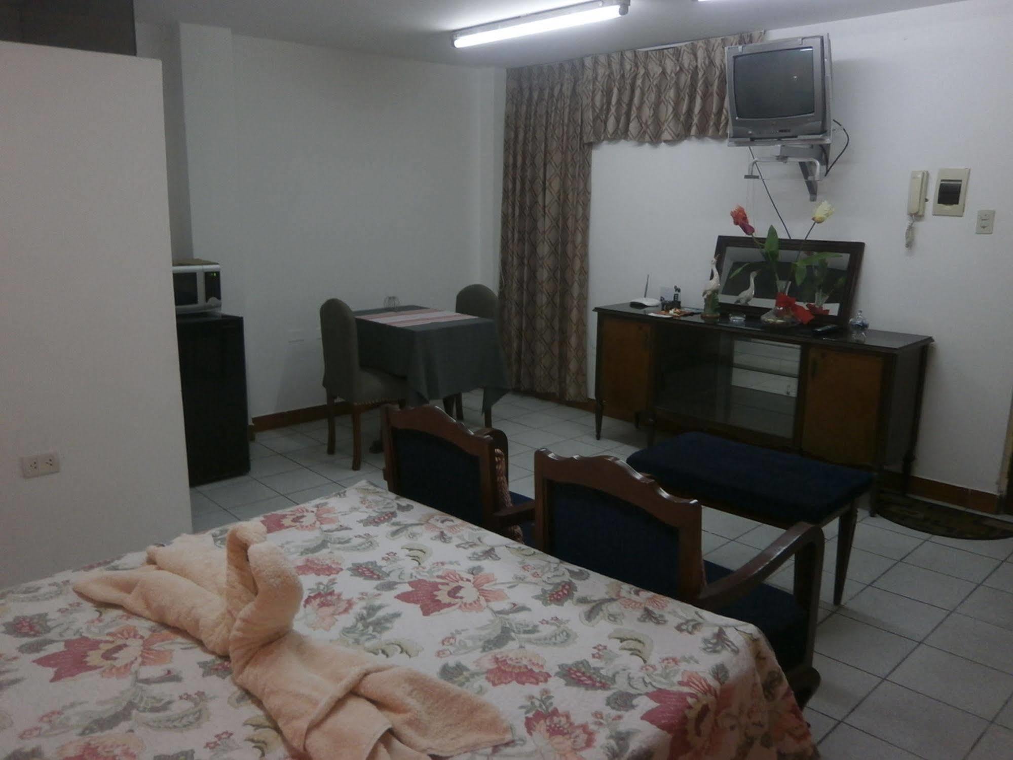 Strenua Santa Maria Suites Trujillo Esterno foto