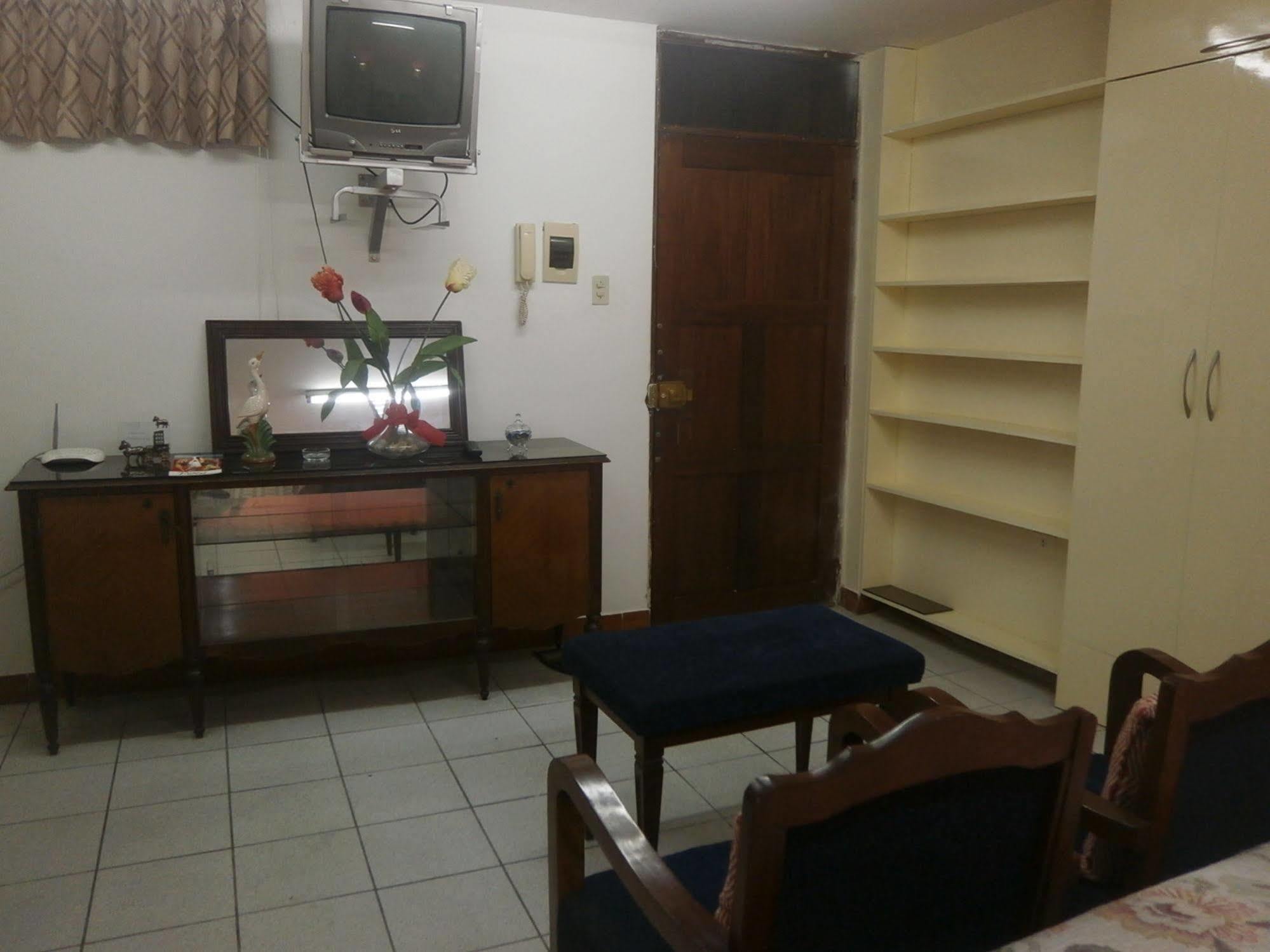Strenua Santa Maria Suites Trujillo Esterno foto