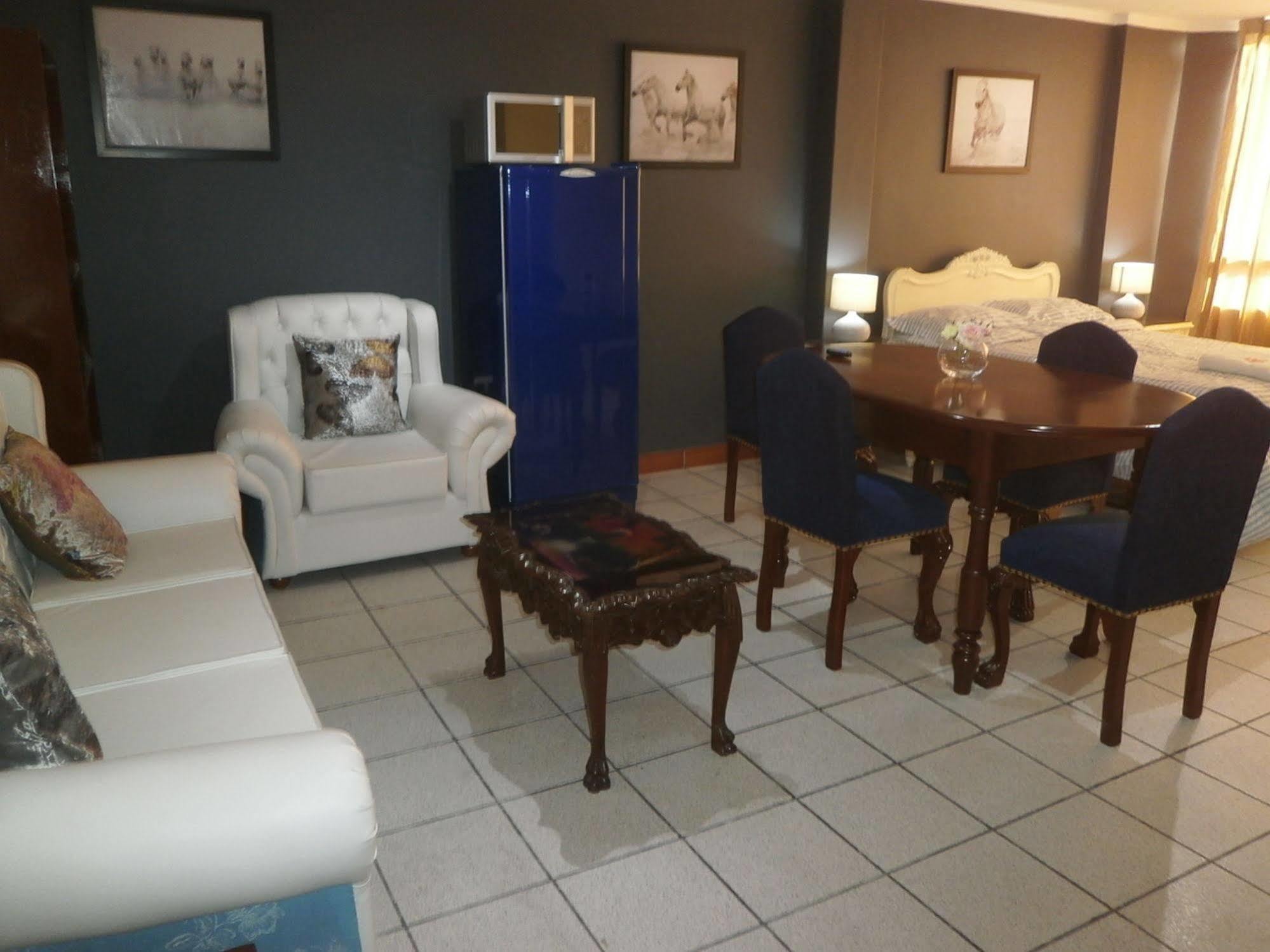 Strenua Santa Maria Suites Trujillo Esterno foto