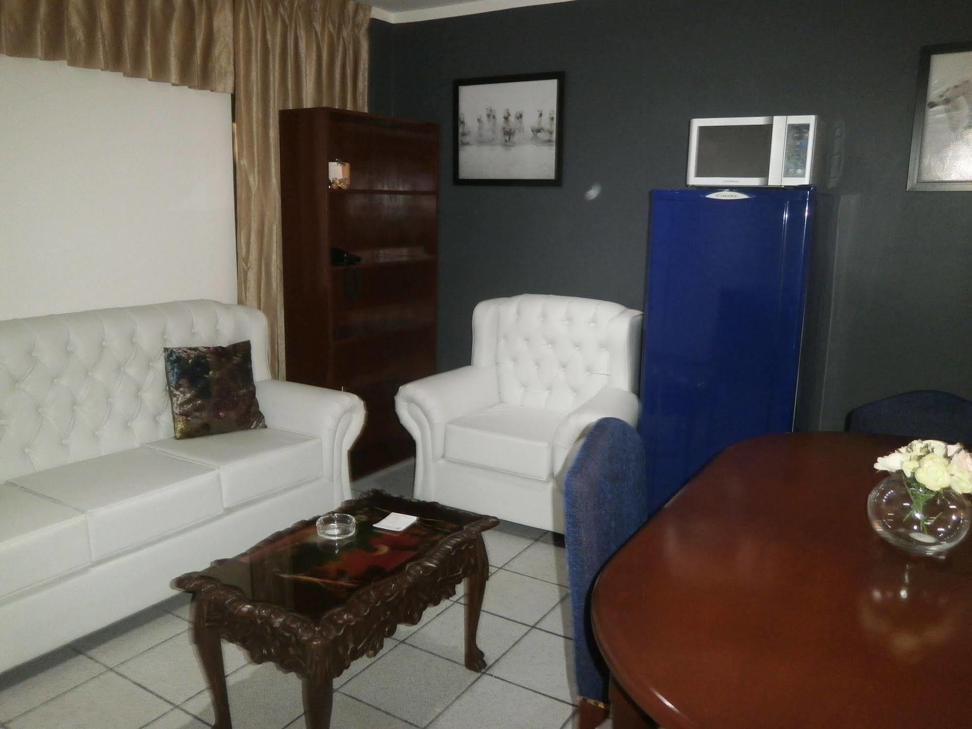 Strenua Santa Maria Suites Trujillo Esterno foto