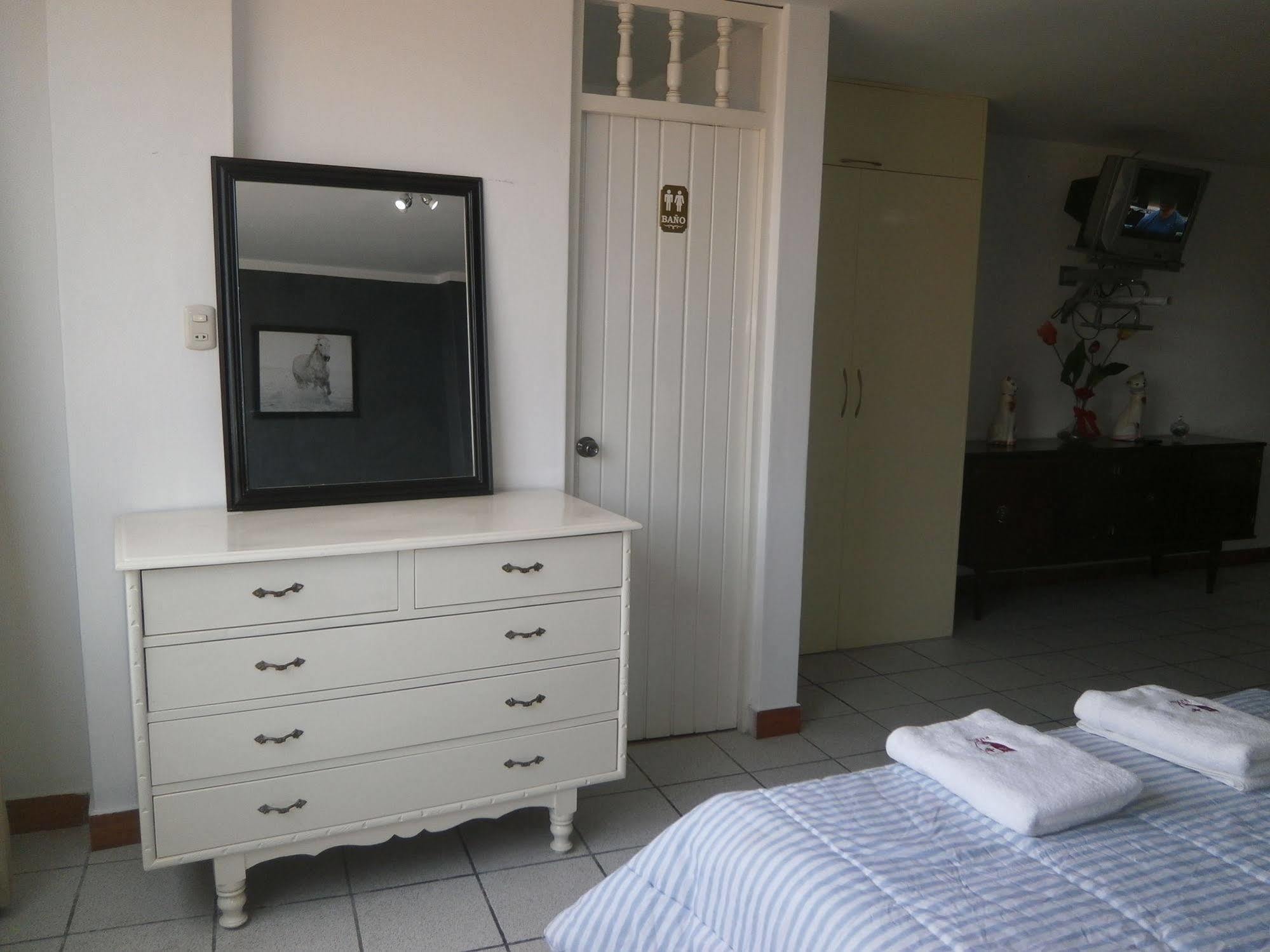 Strenua Santa Maria Suites Trujillo Esterno foto